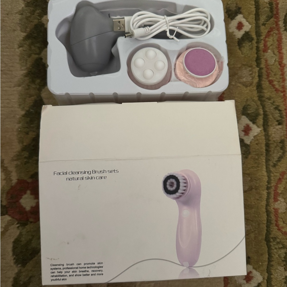NEW Facial Cleansing Brush USB Rechargeable Skin Scrubber